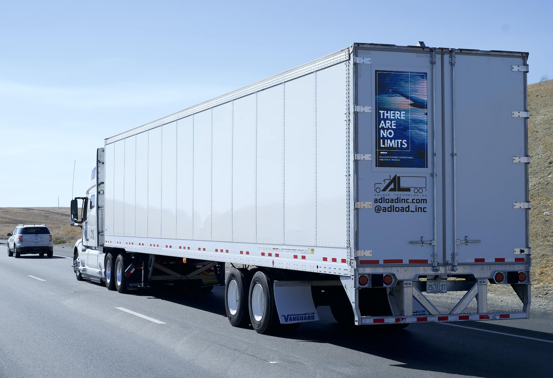 semi truck advertising digital mobility